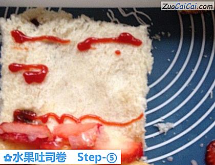 水果吐司卷做法第五步骤