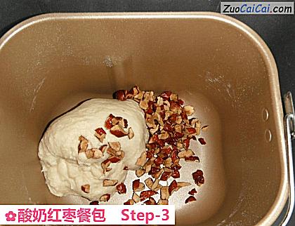 酸奶红枣餐包做法第三步骤