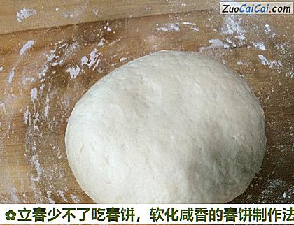 立春少不了吃春饼,软化咸香的春饼制作法做法第三步骤