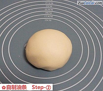 自制油条做法第二步骤