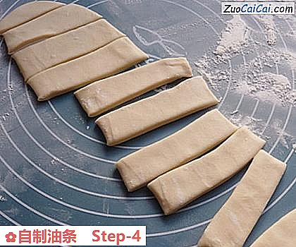 自制油条做法第四步骤
