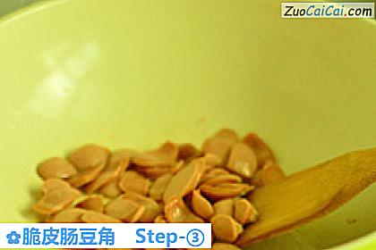 脆皮肠豆角做法第三步骤