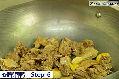 啤酒鸭做法第六步骤