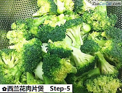 西兰花肉片煲做法第五步骤