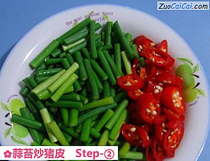 蒜苔炒猪皮做法第二步骤