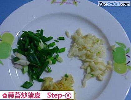 蒜苔炒猪皮做法第三步骤