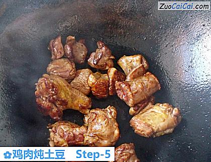 鸡肉炖土豆做法第五步骤