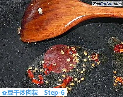 豆干炒肉粒做法第六步骤