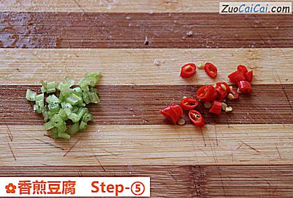 香煎豆腐做法第五步骤