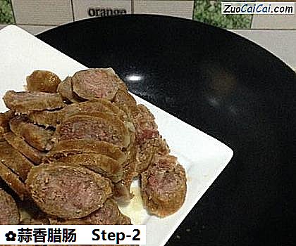 蒜香腊肠做法第二步骤