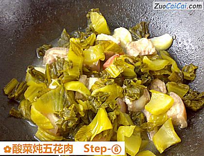 酸菜炖五花肉做法第六步骤