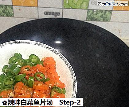辣味白菜鱼片汤做法第二步骤