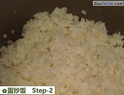 蛋炒饭做法第二步骤