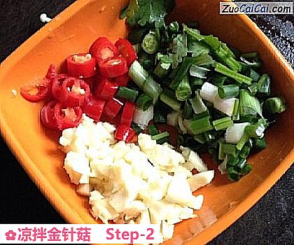 凉拌金针菇做法第二步骤