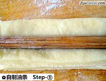 自制油条做法第五步骤