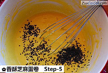 香酥芝麻蛋卷做法第五步骤