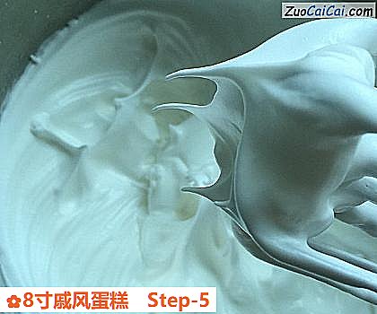 8寸戚风蛋糕做法第五步骤