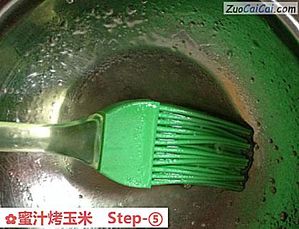 蜜汁烤玉米做法第五步骤