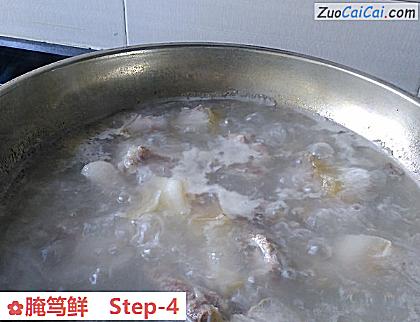 腌笃鲜做法第四步骤