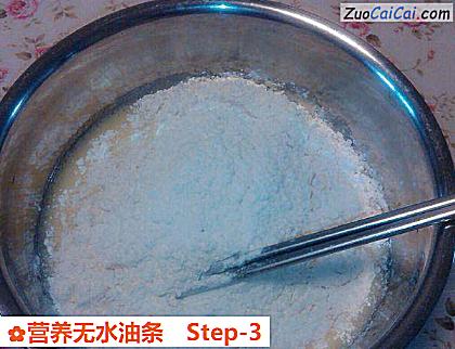 营养无水油条做法第三步骤
