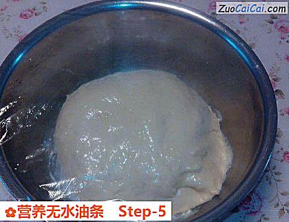 营养无水油条做法第五步骤