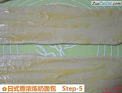 日式香浓炼奶面包做法第五步骤