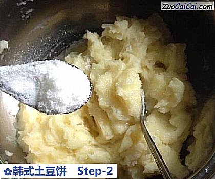 韩式土豆饼做法第二步骤