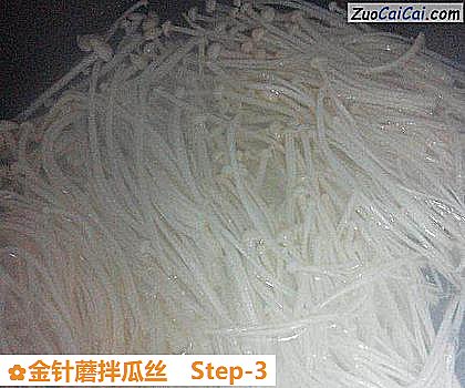 金针蘑拌瓜丝做法第三步骤
