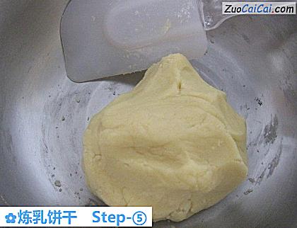 炼乳饼干做法第五步骤
