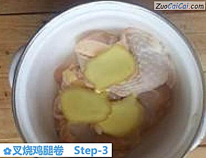 叉烧鸡腿卷做法第三步骤