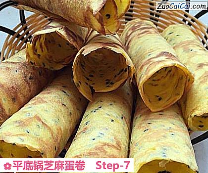 平底锅芝麻蛋卷做法第七步骤