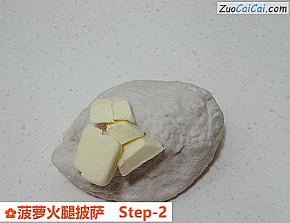 菠萝火腿披萨做法第二步骤