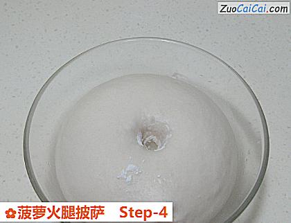 菠萝火腿披萨做法第四步骤