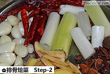 排骨烩菜做法第二步骤