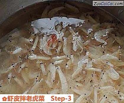 虾皮拌老虎菜做法第三步骤