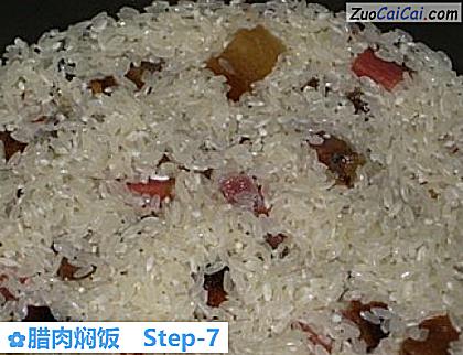 腊肉焖饭做法第七步骤