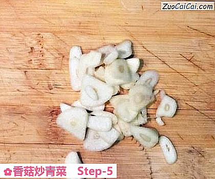 香菇炒青菜做法第五步骤