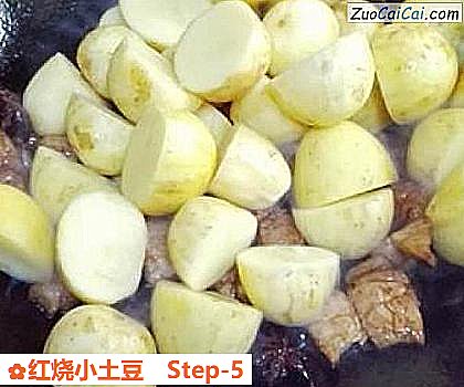 红烧小土豆做法第五步骤