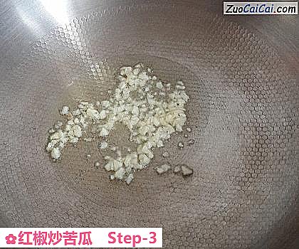 红椒炒苦瓜做法第三步骤