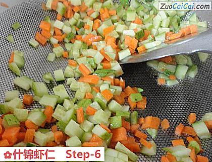 什锦虾仁做法第六步骤