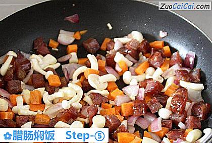 腊肠焖饭做法第五步骤