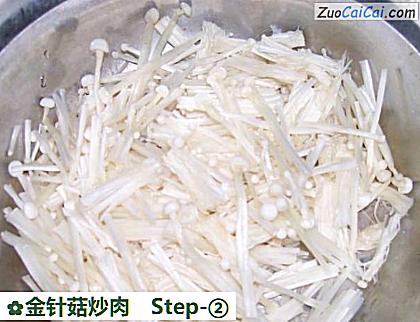 金针菇炒肉做法第二步骤