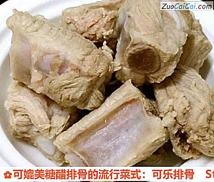 可媲美糖醋排骨的流行菜式：可乐排骨做法第四步骤