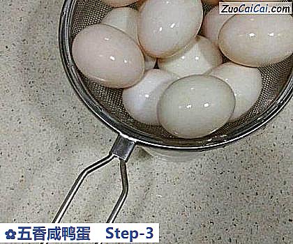 五香咸鸭蛋做法第三步骤