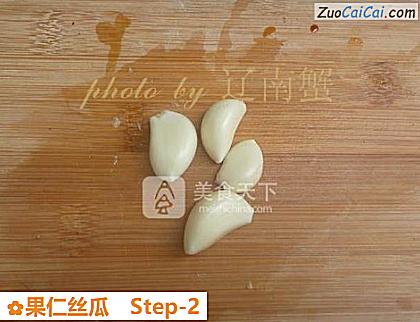 果仁丝瓜做法第二步骤