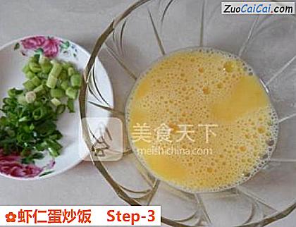 虾仁蛋炒饭做法第三步骤
