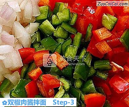 双椒肉酱拌面做法第三步骤