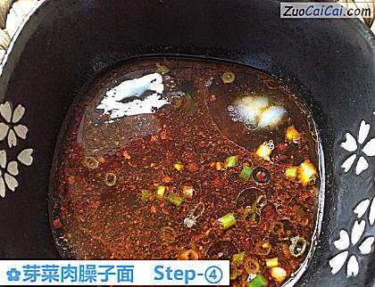 芽菜肉臊子面做法第四步骤