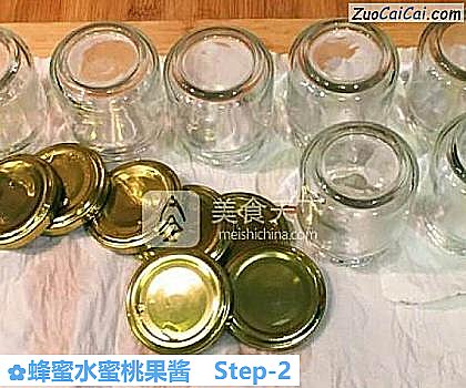 蜂蜜水蜜桃果酱做法第二步骤
