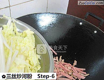 三丝炒河粉做法第六步骤